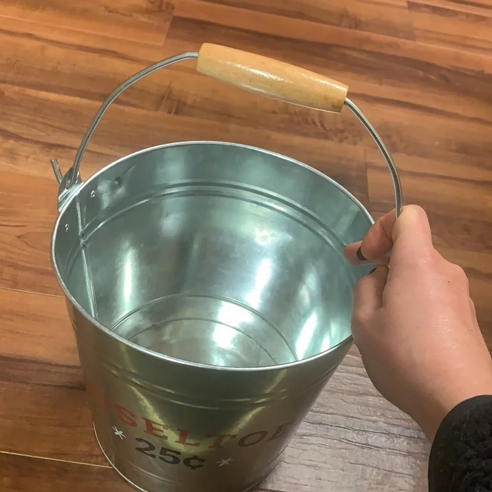 Target mistletoe bucket